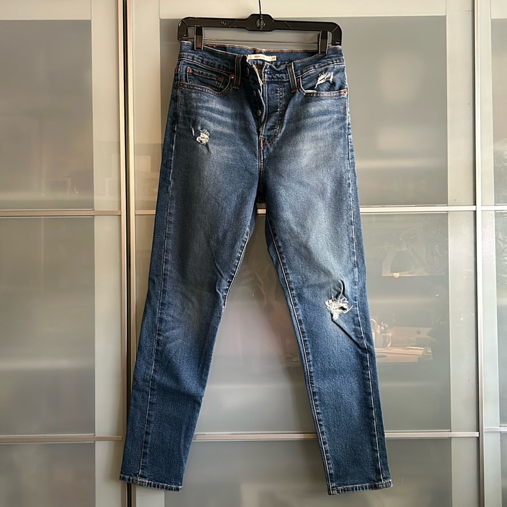 Levi’s Wedgie Skinny, distressed jeans Size 28